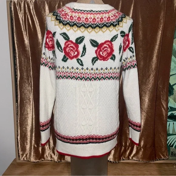 Rose Winter Cable-knit Sweater - Picture 3 of 10